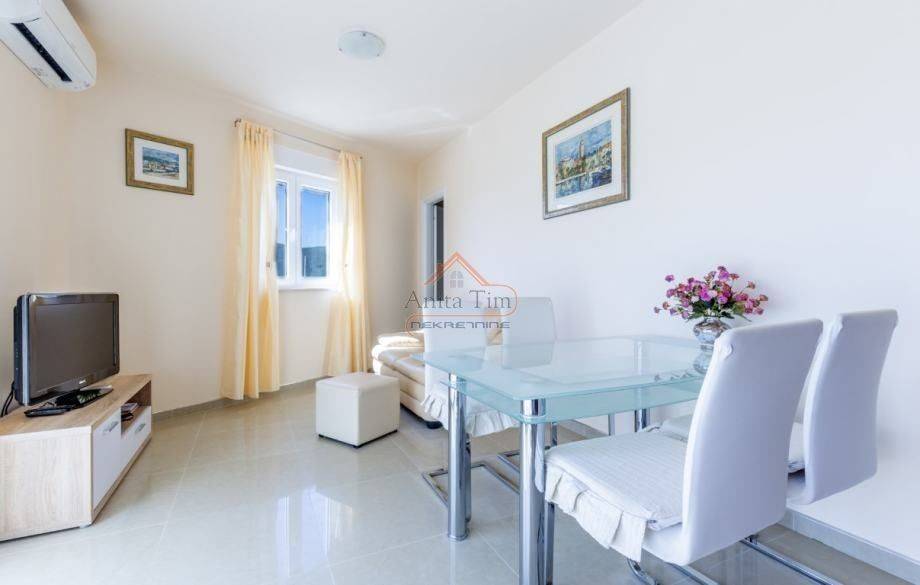 House with apartments, Sale, Marina, Vinišće