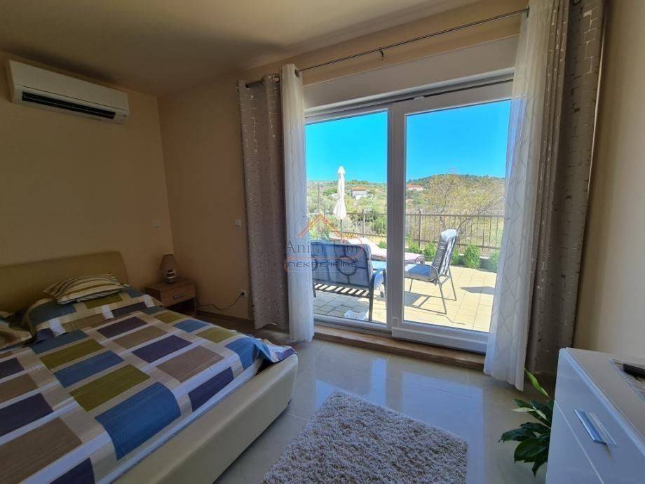 House with apartments, Sale, Marina, Vinišće
