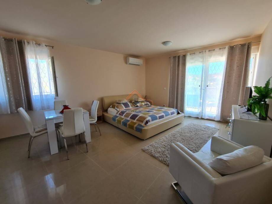 House with apartments, Sale, Marina, Vinišće
