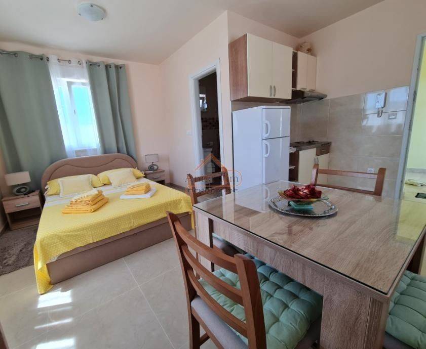 House with apartments, Sale, Marina, Vinišće