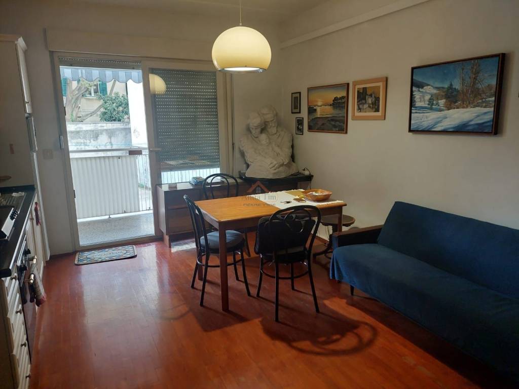 Flat in a building, Sale, Split, Split