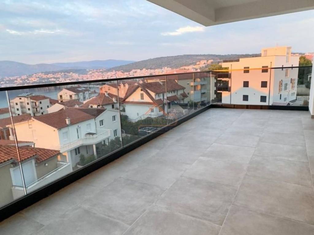 Flat in a new building, Sale, Okrug, Okrug Gornji