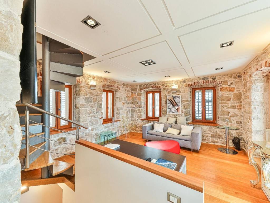 Flat in a building, Rent, Split, Split