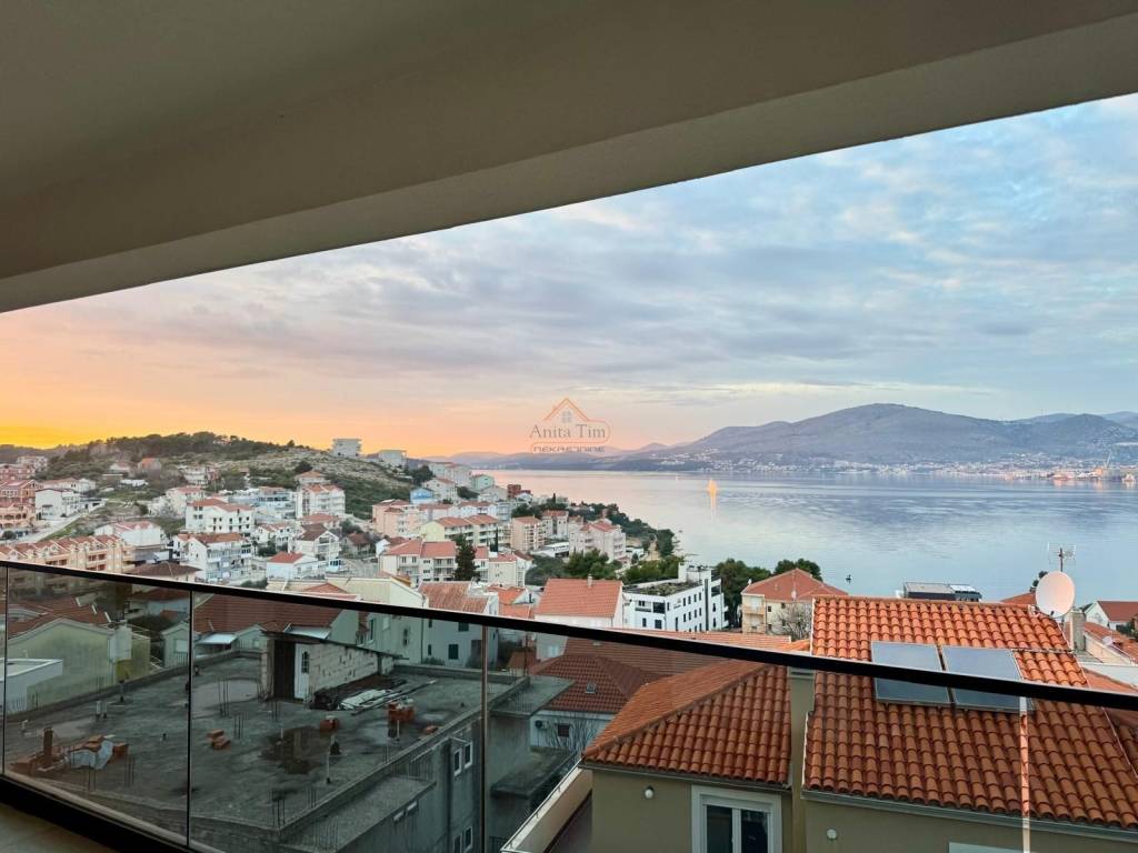Flat in a new building, Sale, Okrug, Okrug Gornji