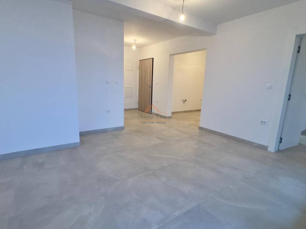Flat in a new building, Sale, Okrug, Okrug Gornji