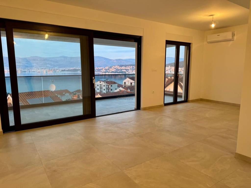 Flat in a new building, Sale, Okrug, Okrug Gornji