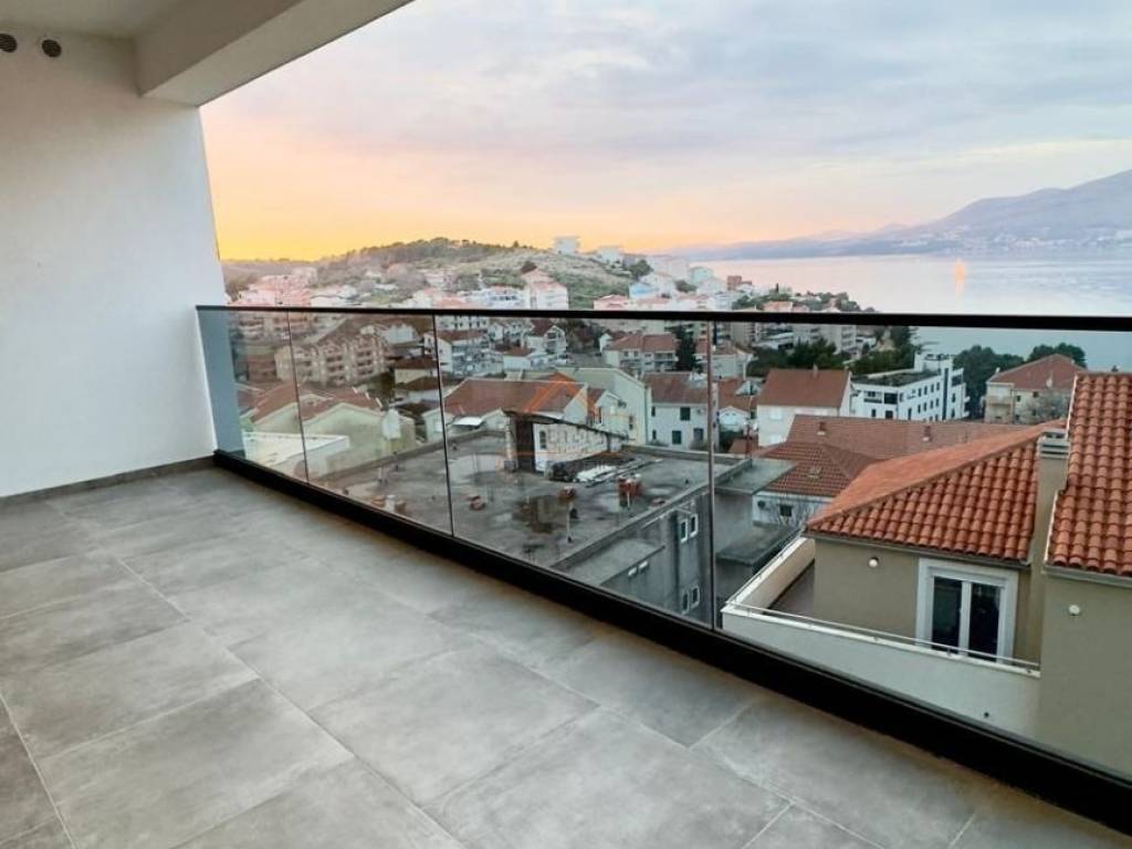 Flat in a new building, Sale, Okrug, Okrug Gornji