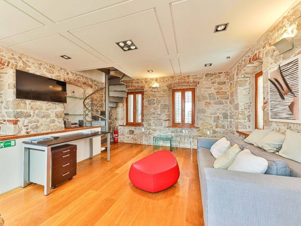 Flat in a building, Rent, Split, Split