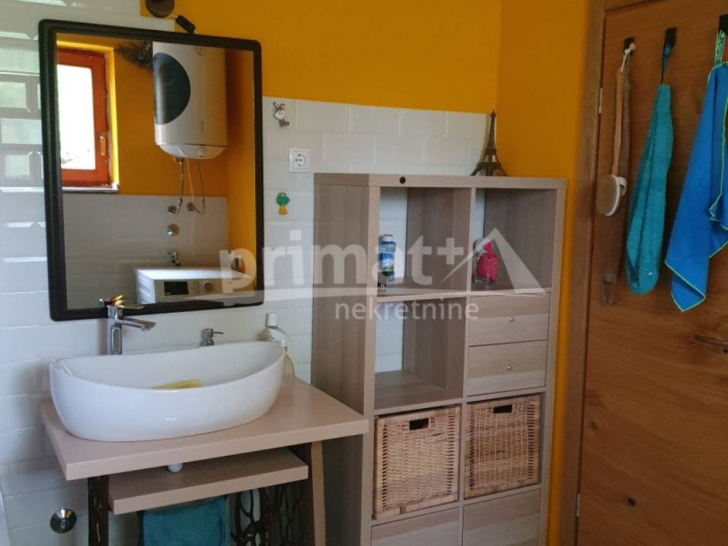 Plaski, Jezero I Dio