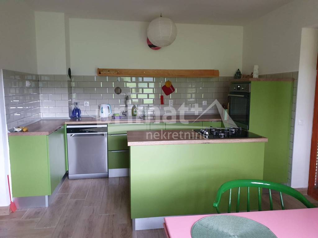 Plaski, Jezero I Dio