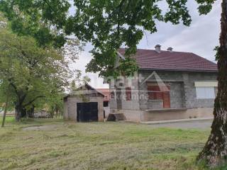 Plaski, Jezero I Dio