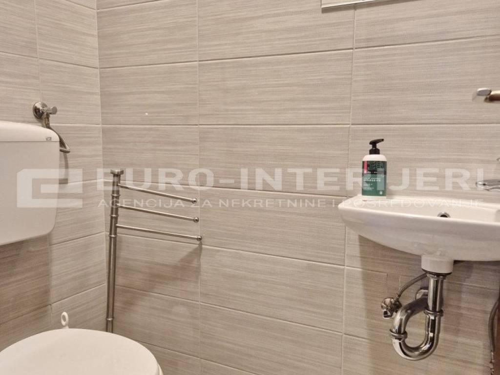 Zagreb, stan za najam Stenjevec - kupaona