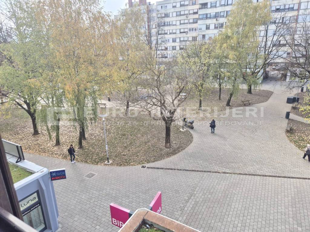 Zagreb, stan za najam Stenjevec - pogled na park