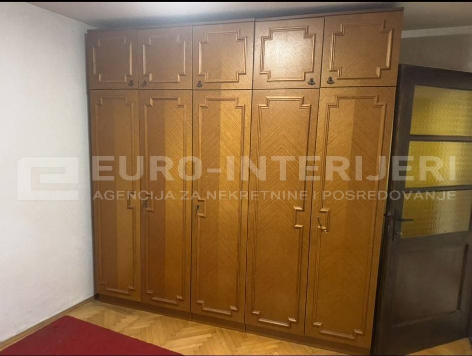 Zagreb, kuca za najamPodsused - Vrapce soba ormar