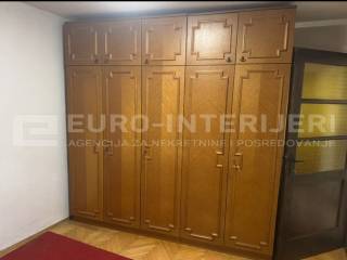 Zagreb, kuca za najamPodsused - Vrapce soba ormar