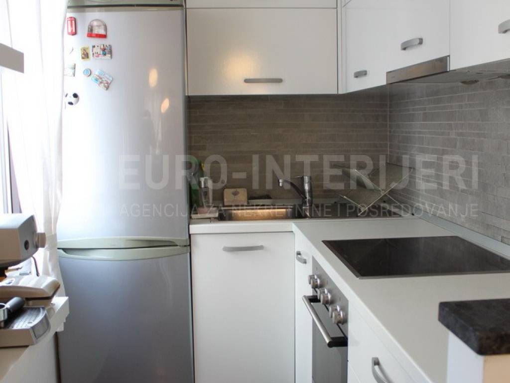 Zagreb, prodaja stana Stenjevec - kuhinja hladnjak