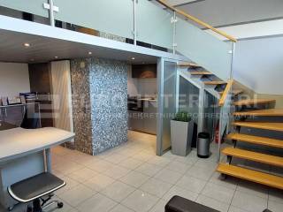 Zagreb, prodaja poslovnog prostora Tresnjevka - jug - Knezija - stepeniste prizemlje