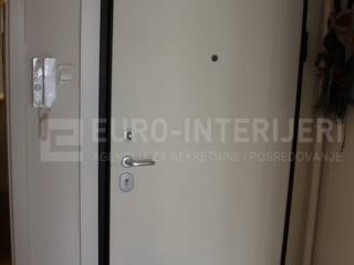 Zagreb, prodaja stana Stenjevec - hodnik ulazna vrata
