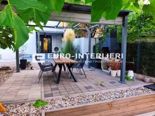 Zagreb, prodaja kuca Donja Dubrava - dvoriste s terasom