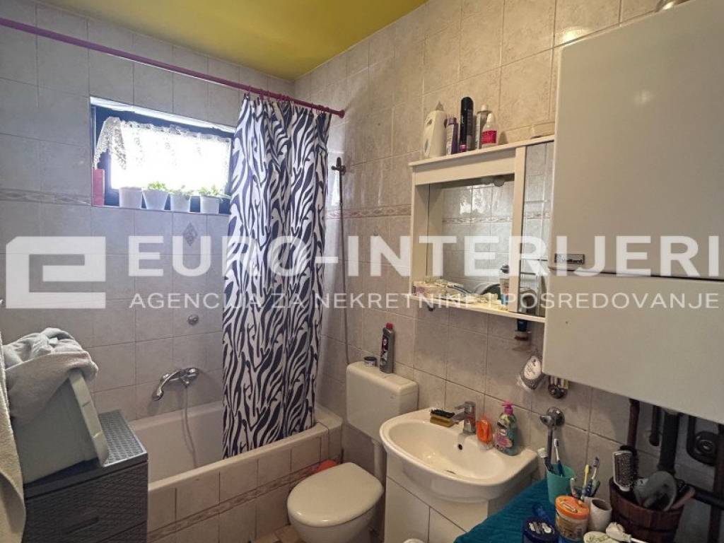 Zagreb, prodaja kuca Trnje - kupaona