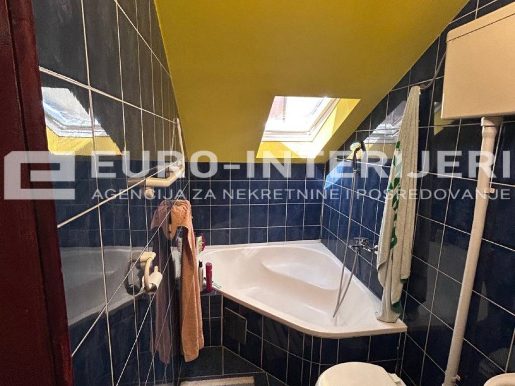 Zagreb, prodaja kuca Trnje - kupaonica potkrovlje