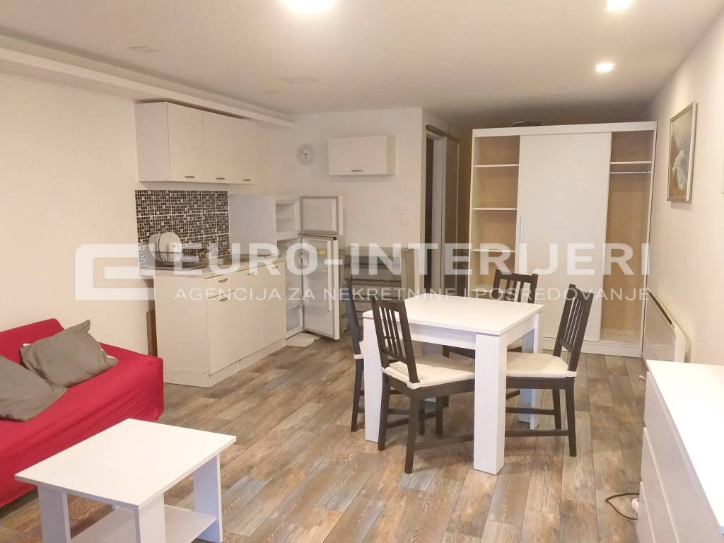 Zagreb, Crnomerec urbana vila s tri stana - blagavaona