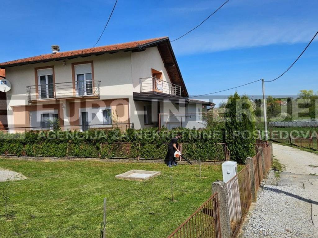 Jakovlje, prodaja kuca - uredna obiteljska kuca