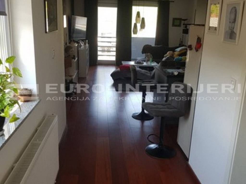 Zagreb, Crnomerec urbana vila s tri stana - dnevna soba 2