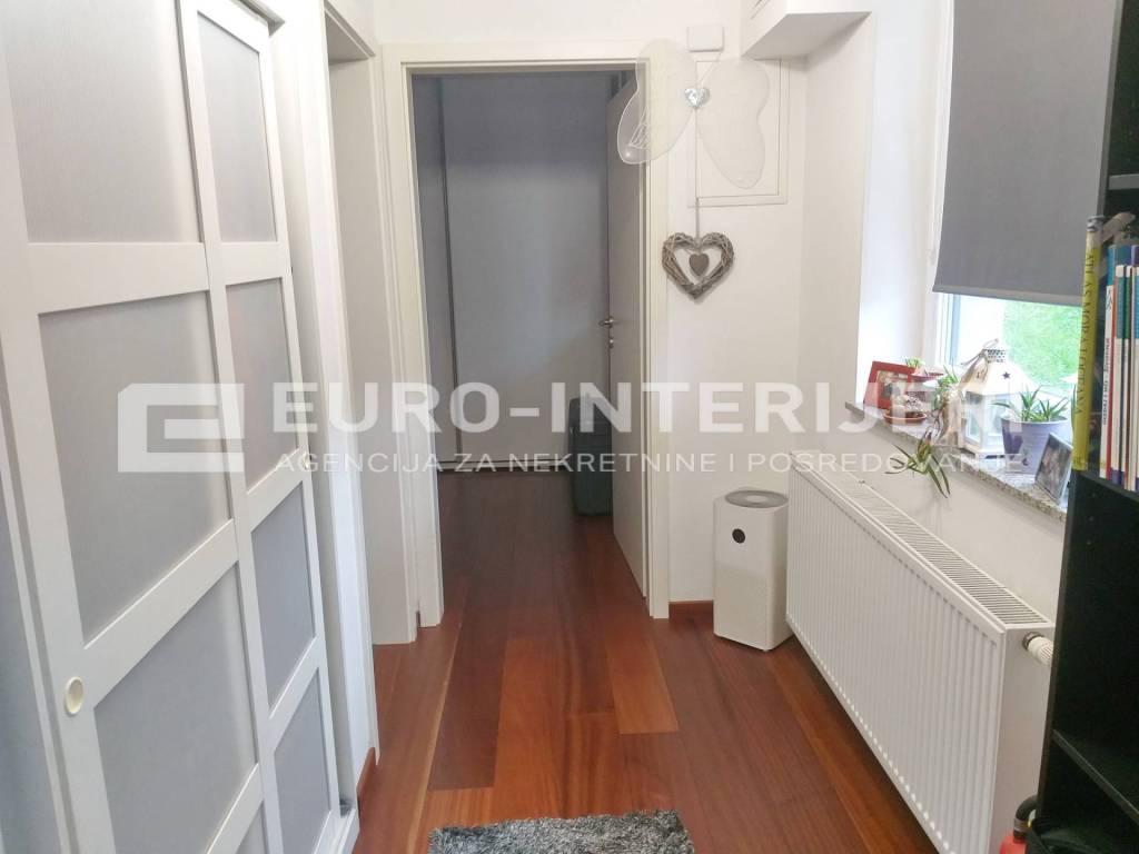 Zagreb, Crnomerec urbana vila s tri stana - hodnik