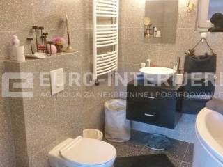 Zagreb, Crnomerec urbana vila s tri stana - kupaonica 1