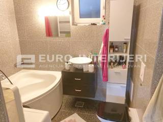 Zagreb, Crnomerec urbana vila s tri stana - kupaonica 2