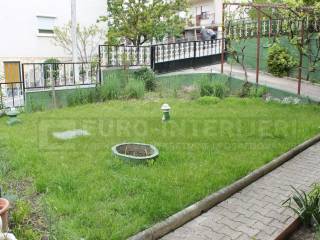 Zagreb, prodaja kuca Vrapce - dvoriste vrt