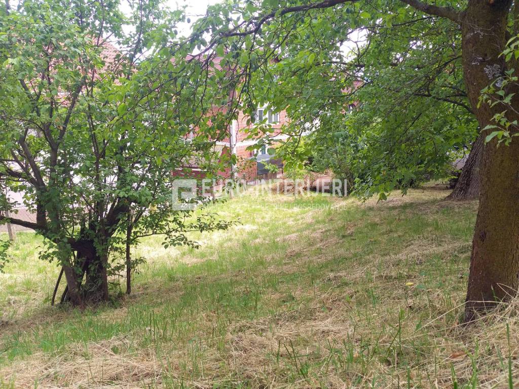 Zagreb, prodaja kuca Podsused - Vrapce dvoriste