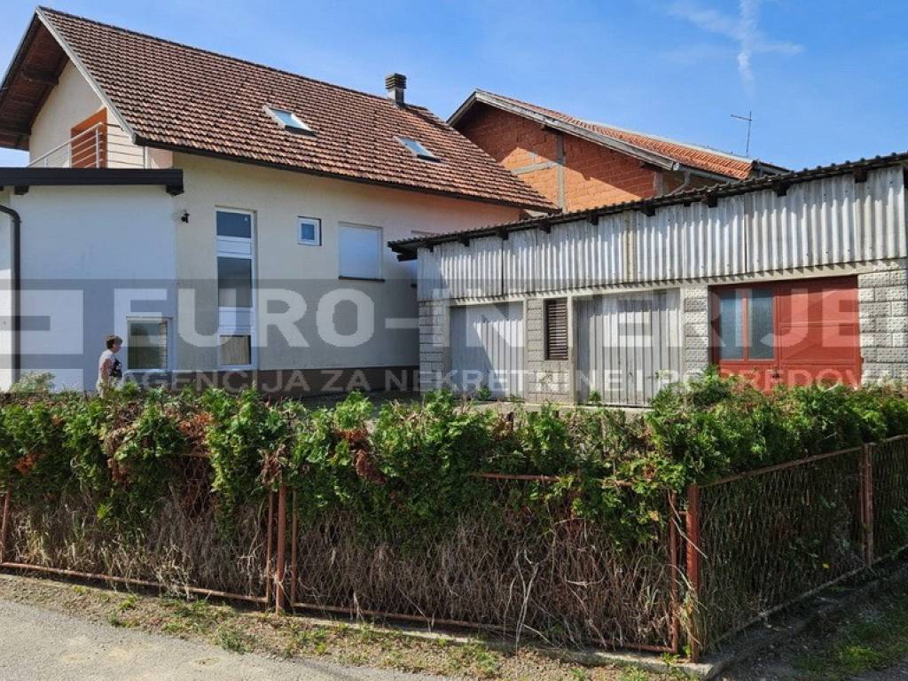 Jakovlje, prodaja kuca - uredna obiteljska kuca i garaza