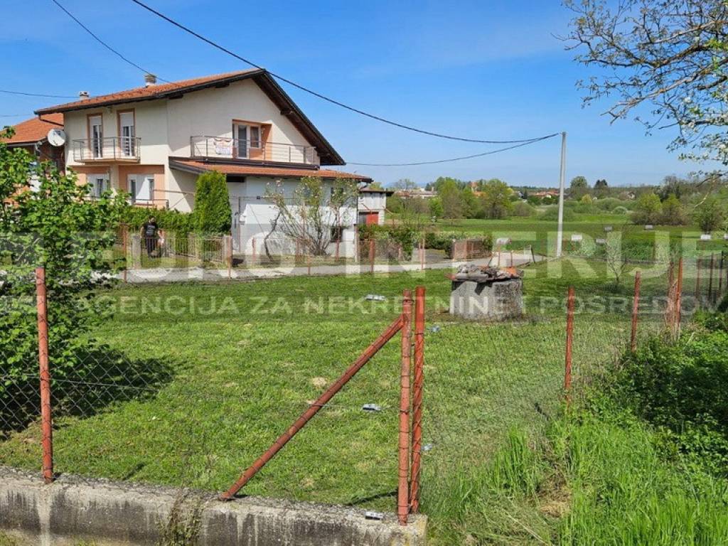 Jakovlje, prodaja kuca - uredna obiteljska kuca i zemljiste