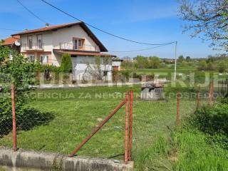 Jakovlje, prodaja kuca - uredna obiteljska kuca i zemljiste