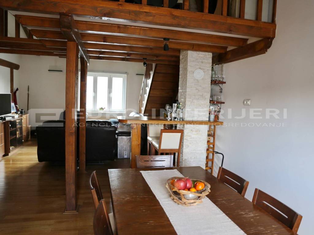 Zagreb, prodaja kuca Maksimir dnevni boravak s galerijom