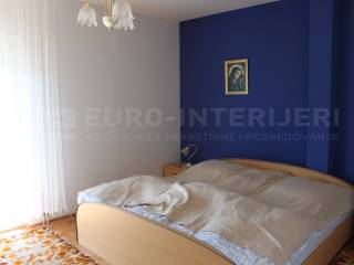 Jakovlje, prodaja kuca - uredna obiteljska kuca soba 3