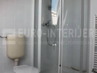 Jakovlje, prodaja kuca - uredna obiteljska kuca kupaonica tus