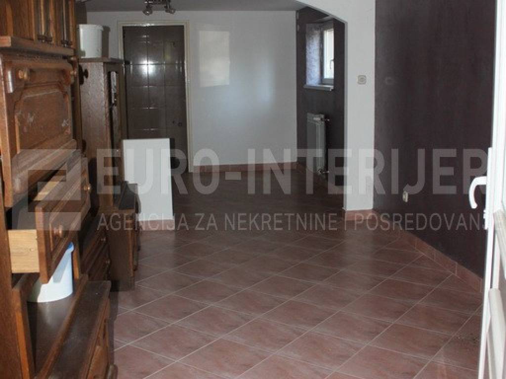 Jakovlje, prodaja kuca - uredna obiteljska kuca podrum 1