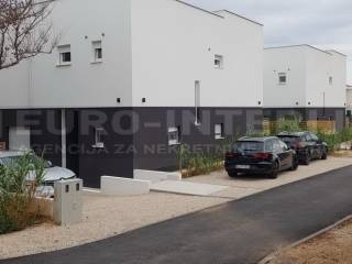 PRODAJA GRADjEVINSKOG ZEMLJISTA - PAG