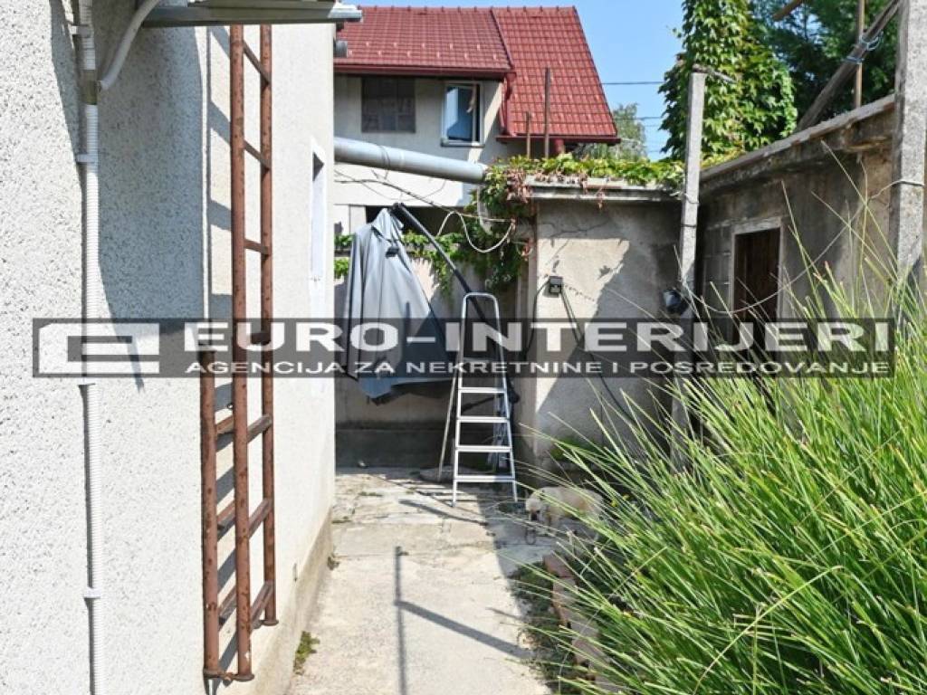 Zagreb, prodaja kuca Malesnica - dvoriste