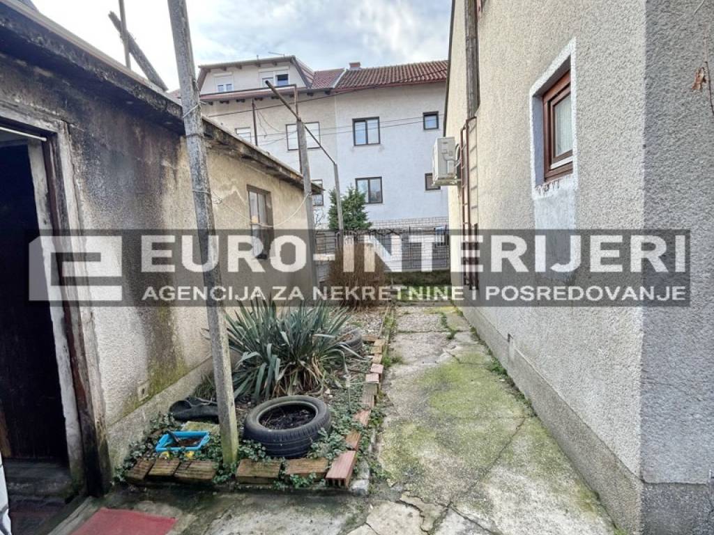 Zagreb, prodaja kuca Malesnica - dvoriste 2