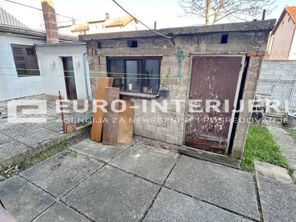 Zagreb, prodaja kuca Malesnica -dvoriste s ostavom