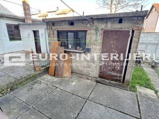 Zagreb, prodaja kuca Malesnica -dvoriste s ostavom