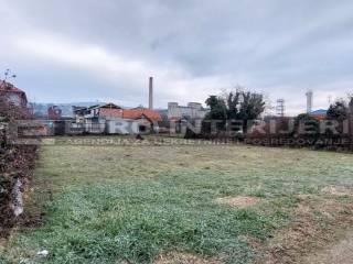 Lijepo gradjevinsko zemljise kod ZET-ovih garaza u Jankomiru.