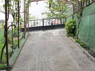 Zagreb, prodaja kuca Vrapce - ulaz u dvoriste