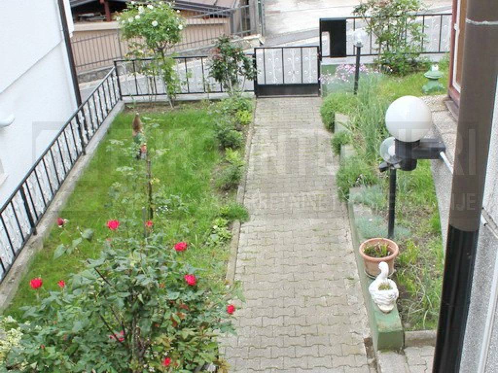 Zagreb, prodaja kuca Vrapce - dvoriste ruzicnjak