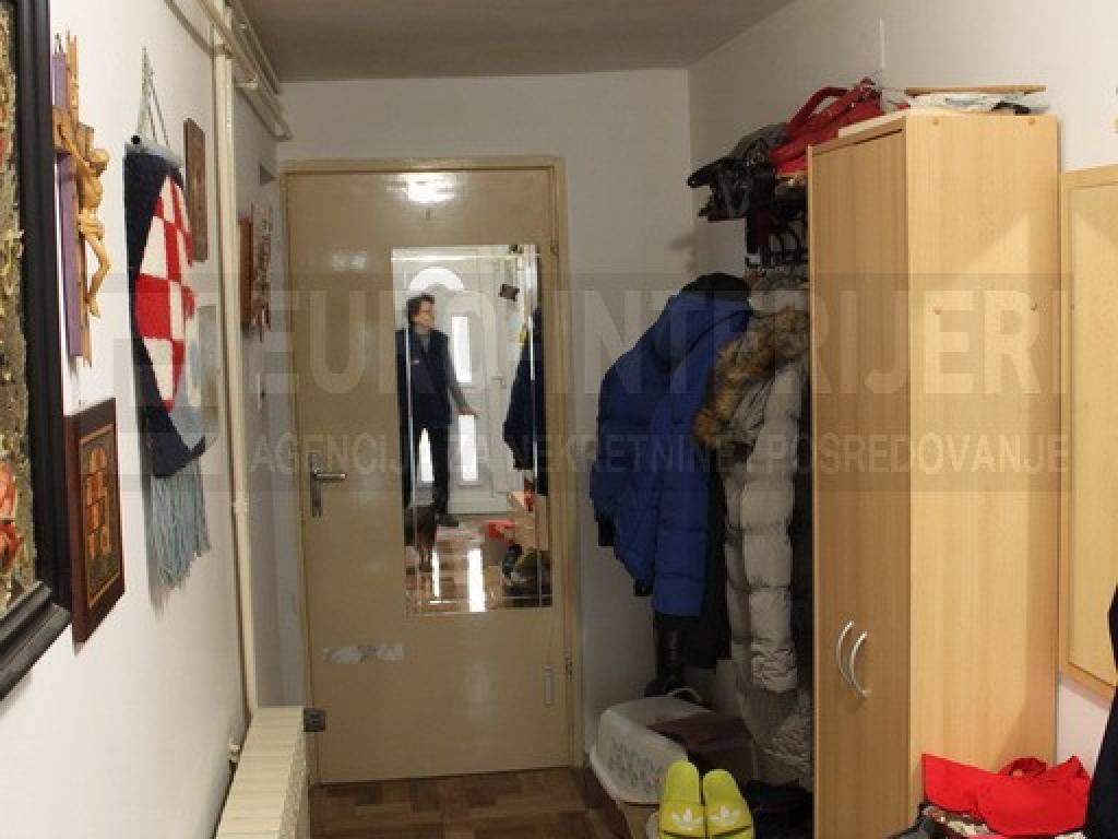 Zagreb, prodaja kuca Vrapce - ulazni hodnik