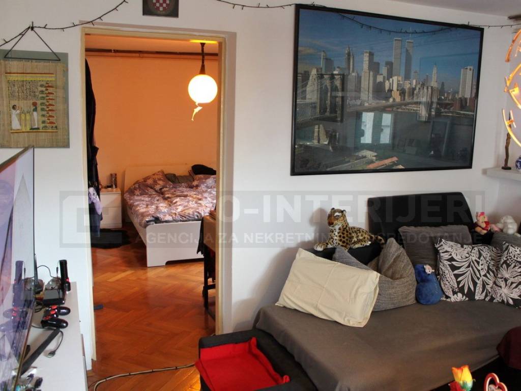 Zagreb, prodaja kuca Vrapce - boravak i soba